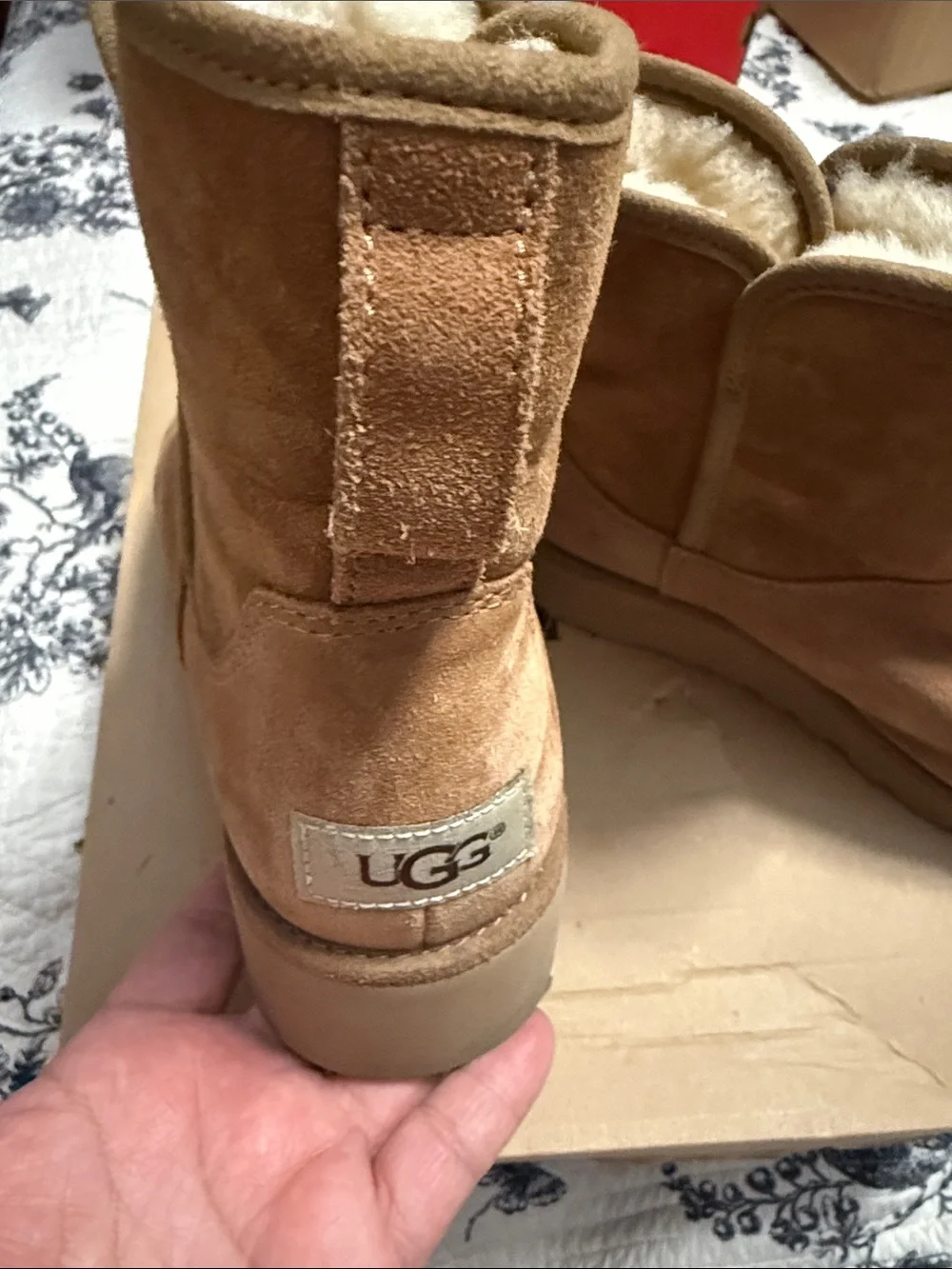 UGG Kristin Size 5 chestnut treadlite